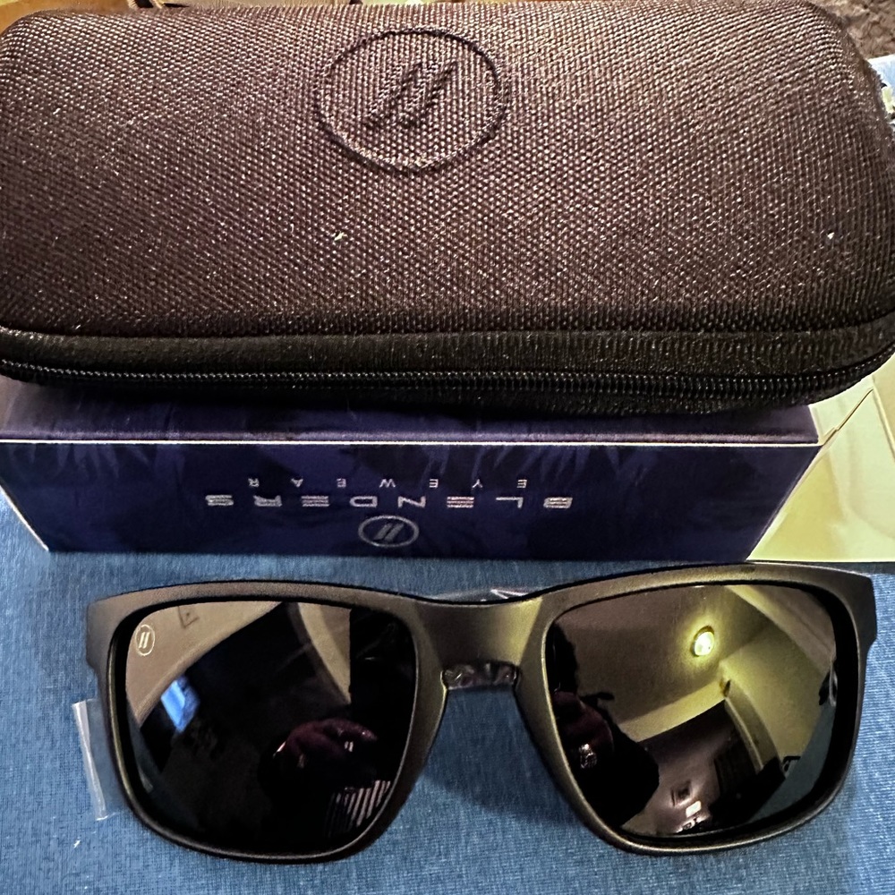 Blenders Men’s Eyewear Black Tundra